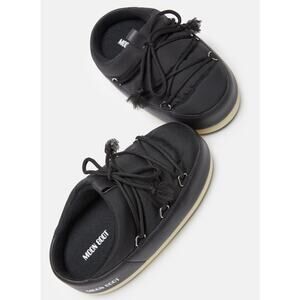Moon Boot Black Nylon Mules EVX
CHF 140 Size 2.5